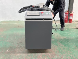 Limpiador Láser Portátil de 1500 Vatios, Máquina Manual para Eliminar Corrosión y Óxido, Limpia Eficientemente Acero Inoxidable y Aluminio - Product Image 5