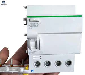 Disjoncteur différentiel VIGI IC65-S 4P 40A avec protection contre les surcharges et les courts-circuits - Product Image 1