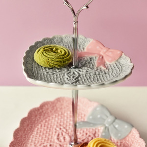 Plateau à gâteau double couche de style européen avec un plateau à bonbons pour un thé de l'après-midi rituel et délicieux - Product Image 5