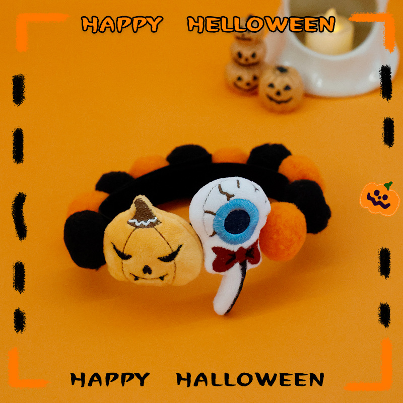 C colletto con pom-pom con perline a forma di zucca