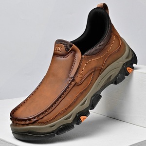 Mocasines Retro Británicos de Cuero PU para Hombre, Zapatos Casuales Sin Cordones con Forro de Felpa, Suela de Goma, Diseño Sólido y Logotipo Bordado - Product Image 2