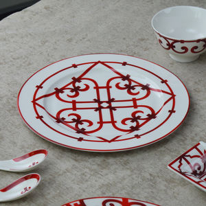 Set di Stoviglie Vintage in Ceramica per 6 Persone Piatti Ciotole da Zuppa Cucchiai in Porcellana con Design Rosso e Logo Personalizzato - Product Image 3