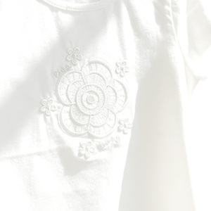 Nuova T-shirt Estiva da Ragazza, Stile Semplice, Bianco Puro, Collo Tondo, Manica Corta, Casual, con Ricamo Floreale 3D, Morbida, Traspirante e Delicata sulla Pelle - Product Image 3