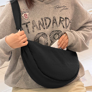 <span class=keywords><strong>กระเป๋า</strong></span>สะพายข้างไนลอนทรงใหม่ MKW4329 สำหรับผู้หญิง น้ำหนักเบา สไตล์ลำลอง <span class=keywords><strong>กระเป๋า</strong></span>สะพายไหล่ทรงเกี๊ยวสุดอินเทรนด์ พร้อมสายสะพายปรับได้ - Product Image 4