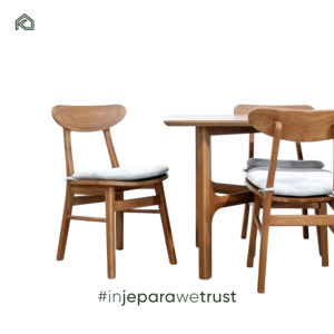 Ensemble de salle à manger Reha - Bois de teck moderne et chaises rembourrées pour une utilisation en extérieur et en chambre à coucher Améliorez votre expérience culinaire - Product Image 2