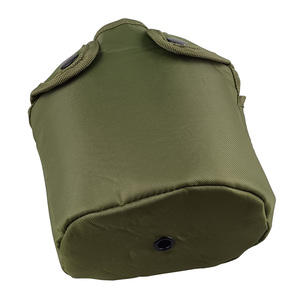 Muestra gratuita: Cantimplora de aluminio de alta calidad con funda de camuflaje verde y negra que contiene un litro de agua potable - Product Image 3