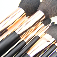 Ensemble de pinceaux de maquillage professionnels 8 pièces, manche en bois et aluminium doré, logo personnalisé, ensemble de pinceaux de maquillage en métal de luxe