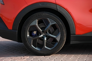 รถยนต์ไฟฟ้าจี๋เยว่ 01 แม็กซ์ ปี 2024 ขับเคลื่อนสี่ล้อ - Product Image 6