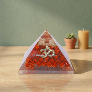 Pyramide d'orgonite Rudraksha en cristaux de Rozrin avec symbole Om, décoration d'intérieur, Reiki, Feng Shui, pierre précieuse sculptée - Product Image 3