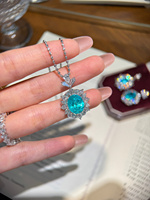 Pendentif en or blanc 18 carats avec diamant Paraiba de laboratoire, pierre principale ovale, halo en forme de soleil, bijoux fins de luxe en pierres précieuses colorées