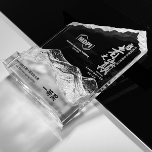 Trophée en cristal inspiré de la montagne |   Récompenses personnalisées sur le thème des sommets de montagne pour l'excellence corporative et les célébrations annuelles des équipes - Product Image 4