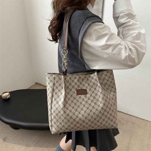 Custom Summer Trendy Women's <strong>PU</strong> <strong>Leather</strong> Tote Shoulder Bag Large Capacity Shopping Embroidery Chains Custom Logos Solid <strong>Color</strong> - Product Image 5