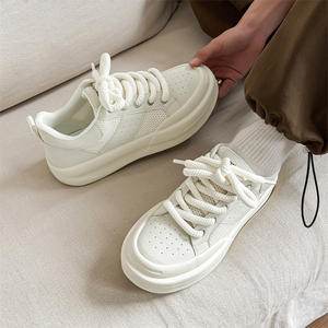 Chaussures de course respirantes et légères à semelle épaisse avec empiècements en maille, style décontracté et sportif pour homme, idéales pour l'été – Design haut de gamme - Product Image 3