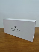 Boîte d'emballage personnalisée de luxe avec logo UV, papier cartonné argenté, doublure, fermeture magnétique, insert en mousse EVA pour bijoux