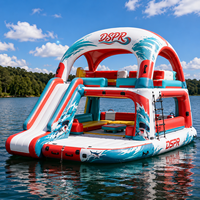 Radeau gonflable coloré à motif vague avec décalcomanie requin, barge de fête à 2 niveaux avec logo pour le plaisir en eau libre