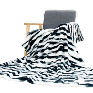 Manta de Felpa de Conejo para Sofá, Cálida y Acogedora para el Invierno, de Zhengtai - Product Image 4