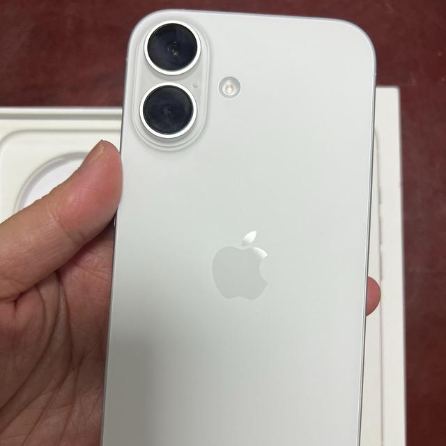 Used iPhone 16 256GB - Touch ID in Screen - 96% Battery - Warranty