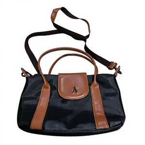 Sac fourre-tout minimaliste noir en cuir véritable, sac à main de luxe pour femme, sac à bandoulière OEM antivol résistant à l'eau avec fermeture éclair en coton - Product Image 3