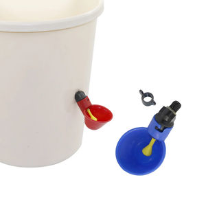 Bebedero Automático Rojo/Azul <span class=keywords><strong>para</strong></span> Gallinero con Taza <span class=keywords><strong>y</strong></span> Tornillos <span class=keywords><strong>para</strong></span> Alimentador de Aves de Corral - Product Image 5