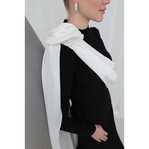 Elegante Vestido de Novia de Manga Larga con Cuello Alto y Diseño de Cremallera en la Espalda en Color Contrastante para Ocasiones Formales - Product Image 4