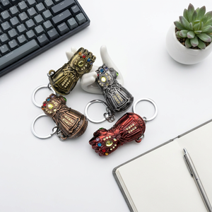Guanti dell'Infinito di <span class=keywords><strong>Thanos</strong></span> 7,5CM in Lega di Zinco Forma 3D Impermeabile Leggero Portachiavi Confezione Singola - Product Image 1