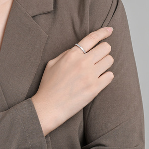 แหวนเพชรผู้หญิง 2 มม. ทรงกลมเจียระไนแบบบริลเลียนท์ สีทองเหลือง สีโรสโกลด์ แหวนนิ้วก้อย สำหรับใส่ทุกวัน - Product Image 3