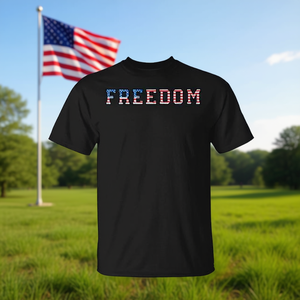 Camiseta gráfica con tipografía minimalista y atrevida Freedom Black Text - Product Image 3