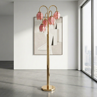 Lampadaire Tulipe Rose Haute pour Coin de Salon - Luminaire sur Pied avec Base Dorée E26