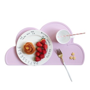 Set de repas pour bébé en silicone avec ventouse, comprenant un bol, une assiette isolante et des sets de table en forme de nuage pour enfants - Product Image 1