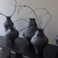 Vase décoratif minimaliste en céramique rustique noire, arrangement floral, vase de table, vase vintage en terre cuite, décoration d'intérieur