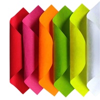 Tapis en feutre 100 % polyester respirant et écologique avec dos adhésif coloré pour la décoration murale de la maternelle et l'isolation acoustique automobile