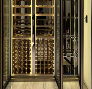 Armoire à vin élégante personnalisée avec étagères en métal doré et vitrine en verre pour le mobilier de divertissement à domicile - Product Image 6