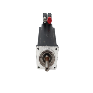 محرك سيرفو PLC MSK060C-0600-NN-M1-UP0-NNNN بسرعة 6000 دورة في الدقيقة وعزم 093 نيوتن متر وجهد 600 فولت تيار متردد ثلاثي الأطوار مع وحدة تحكم قابلة للبرمجة - Product Image 1