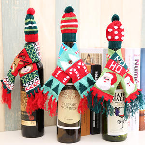 Set de Decoración para Botellas de Vino Rojo de Navidad y Año Nuevo con Bufanda y Gorro Tejidos, Estilo Caramelo, Accesorios Navideños para Botellas de Vino - Product Image 1