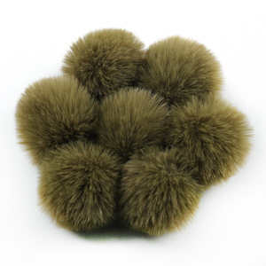Vente en gros de pompons en fausse fourrure pour animaux de compagnie pompons en fausse fourrure pour animaux de compagnie chaussures en tissu chapeaux d'hiver 8CM 10cm pompons en fourrure - Product Image 3