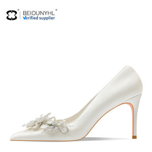 <span class=keywords><strong>Scarpe</strong></span> da sposa bianche <span class=keywords><strong>con</strong></span> Logo personalizzato da donna <span class=keywords><strong>con</strong></span> tacco sottile elegante decorazione a farfalla in rete di raso alla moda tacchi da sposa estivi - Product Image 4
