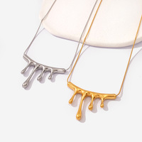 Collier en acier inoxydable hypoallergénique étanche avec pendentif goutte d'eau fondue minimaliste en métal liquide pour femme - Vente en gros