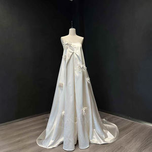 Robe de mariée moderne NT44 à col bateau long en satin, avec appliques en dentelle et broderies de cristaux, fleurs 3D, coupe trapèze et traîne chapelle - Product Image 1