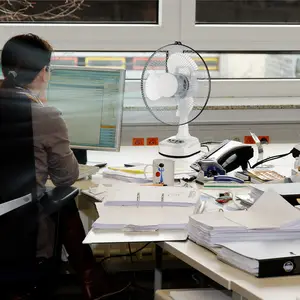 Lityum pil acil ışık ile OEM fabrika fiyat 12 inç şarj edilebilir masa fanı