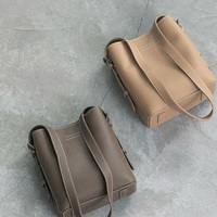 Sacs à main et sacs à main de luxe légers pour femmes Designer Style occidental Nom personnalisé Marque Portable Voyage OEM Fabricant de sacs à main