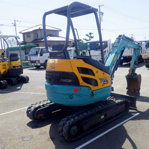 Mini-excavatrice sur chenilles d'occasion en bon état, moteur diesel, modèle 2013, 3 tonnes, avec moteur, boîte de vitesses et pompe. - Product Image 1