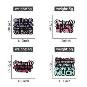 Elle est un 10 mais elle pense trop de lettres colorées citations épingles en émail personnalisé elle dépense tout son argent en livres broche bijoux cadeaux - Product Image 6