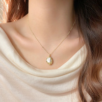 Collier de perles baroques de conception avancée de luxe pour femmes jeunes filles chaîne de couleur or élégante forme de clé pour les cadeaux de bijoux de fête