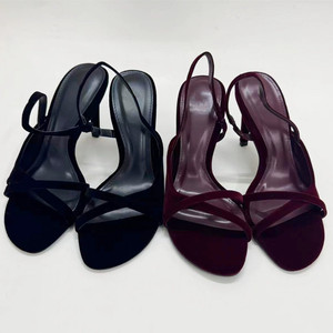 French Retro High-End Heeled <b>Sandals</b> for Women - Toe-Post Style, Stiletto Heel, Fashionable Open-Toe Slippers - Product Image 4