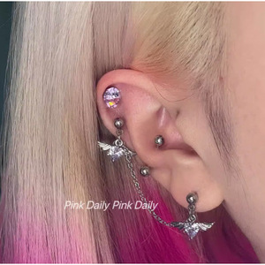 Boucles d'oreilles clous en titane avec zircon rose, motif cœur et aile, chaîne, bijoux de piercing en acier inoxydable, pour soirée et mode - Product Image 1