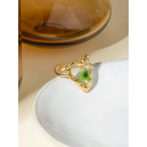 Joyería delicada a prueba de agua, anillo de flor de ciruela eterna de colores reales en forma de corazón de acero inoxidable chapado en oro de 18 quilates para niñas - Product Image 2