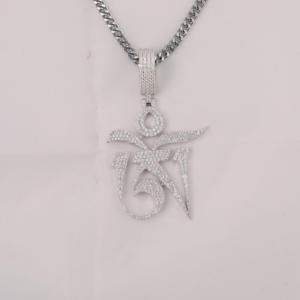 COLGANTE ESTÉTICO EN FORMA DE OM TIBETANO CON DIAMANTE TINEY ROUND LAB GROWN EN ORO SÓLIDO DE 18KT PARA TODAS LAS OCASIONES PARA MUJER - Product Image 1