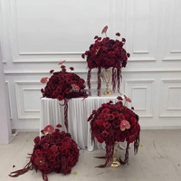 Bouquet de fleurs tendance printemps vert et blanc : lys, hortensias, calla – Décoration de centre de table de mariage