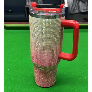 Vaso Térmico de Acero Inoxidable con Aislamiento al Vacío, con Asa y Tapa, de 40oz, con Diseño de Diamantes de Imitación - Product Image 3