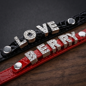 Collar para Mascotas con Letras de Diamantes de Imitación Love Berry, Ajustable, de Lujo, con Bandana Roja y Negra, Accesorio para el Día de San Valentín - Product Image 1